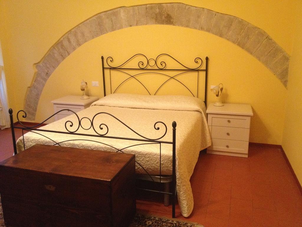 B&B La Dimora Del Capitano Fabriano Habitación foto